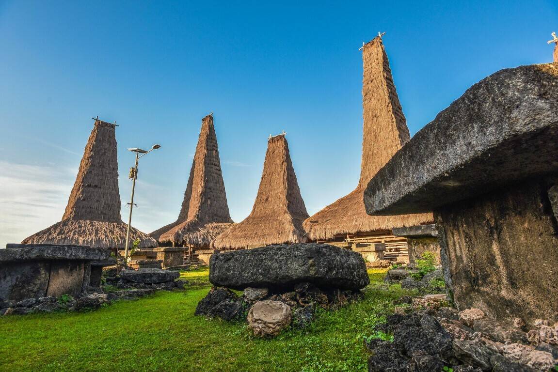 Ratenggaro_-_shutterstock_674429737_(Medium)